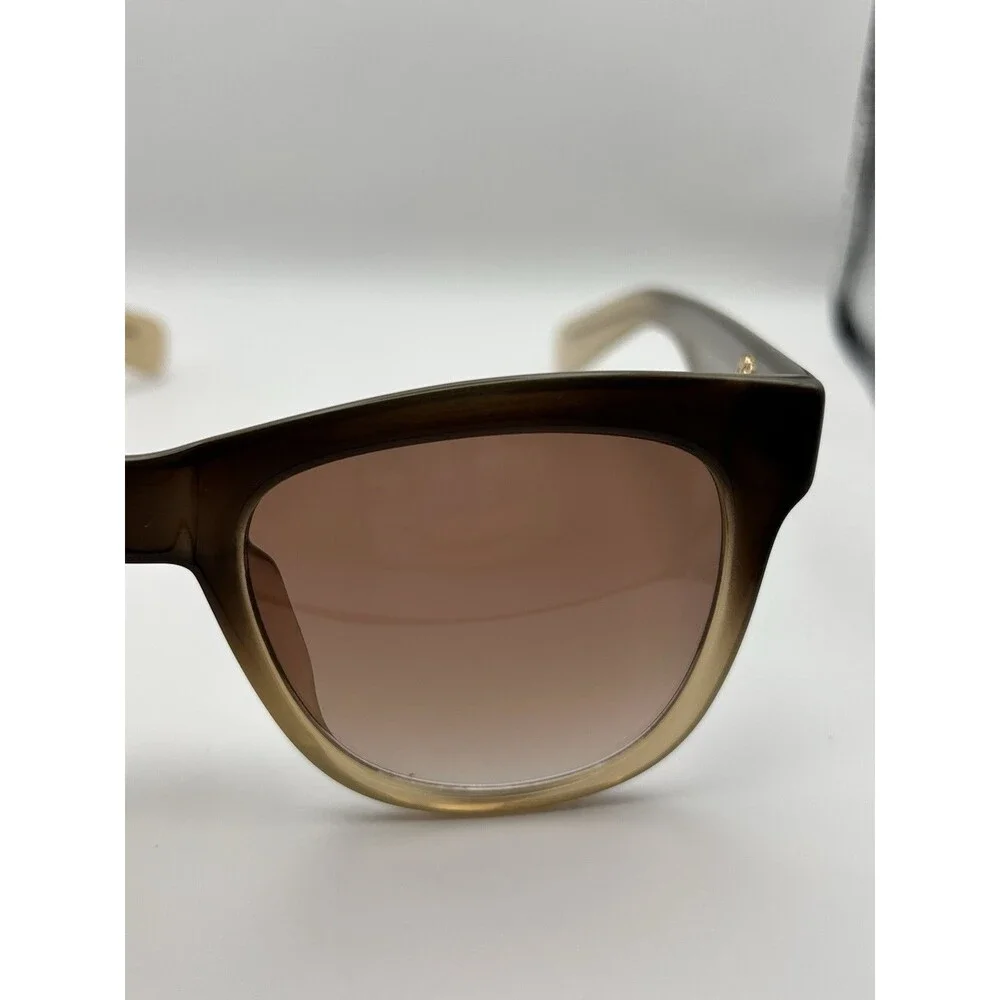 Vince Camuto no case